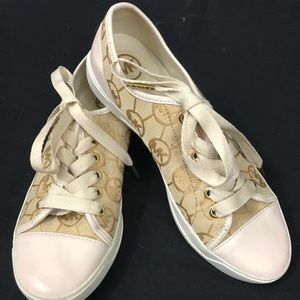 Michael Kors size 6